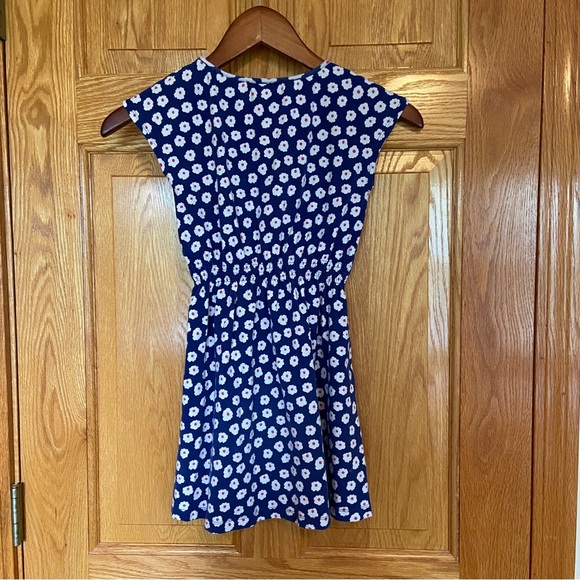 Mini Boden Navy w/white flowers Dress - size 7-8 Years - Ruffle detailing - EUC - Picture 6 of 7